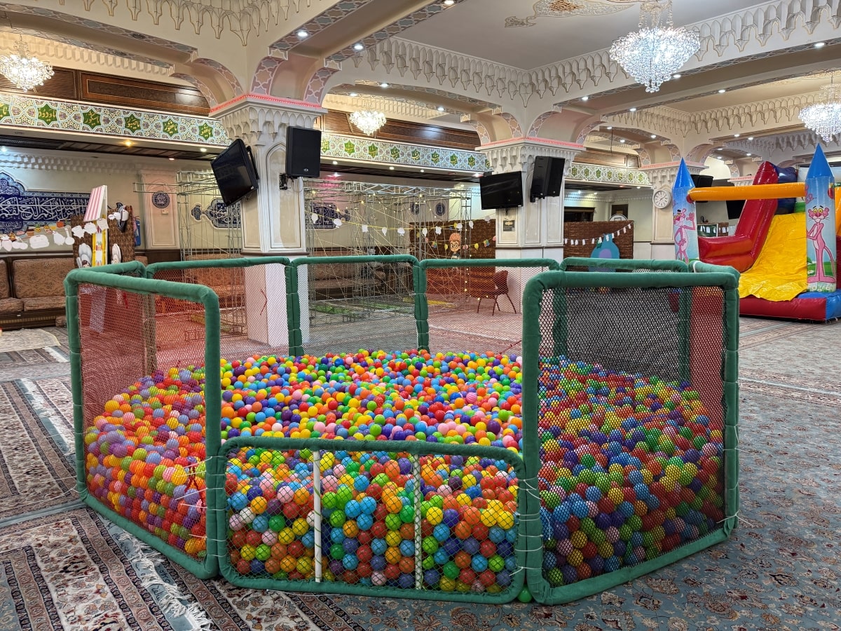 جشن باشکوه عید غدیر به سبک شهربازی در حسینیه انصارالحسین