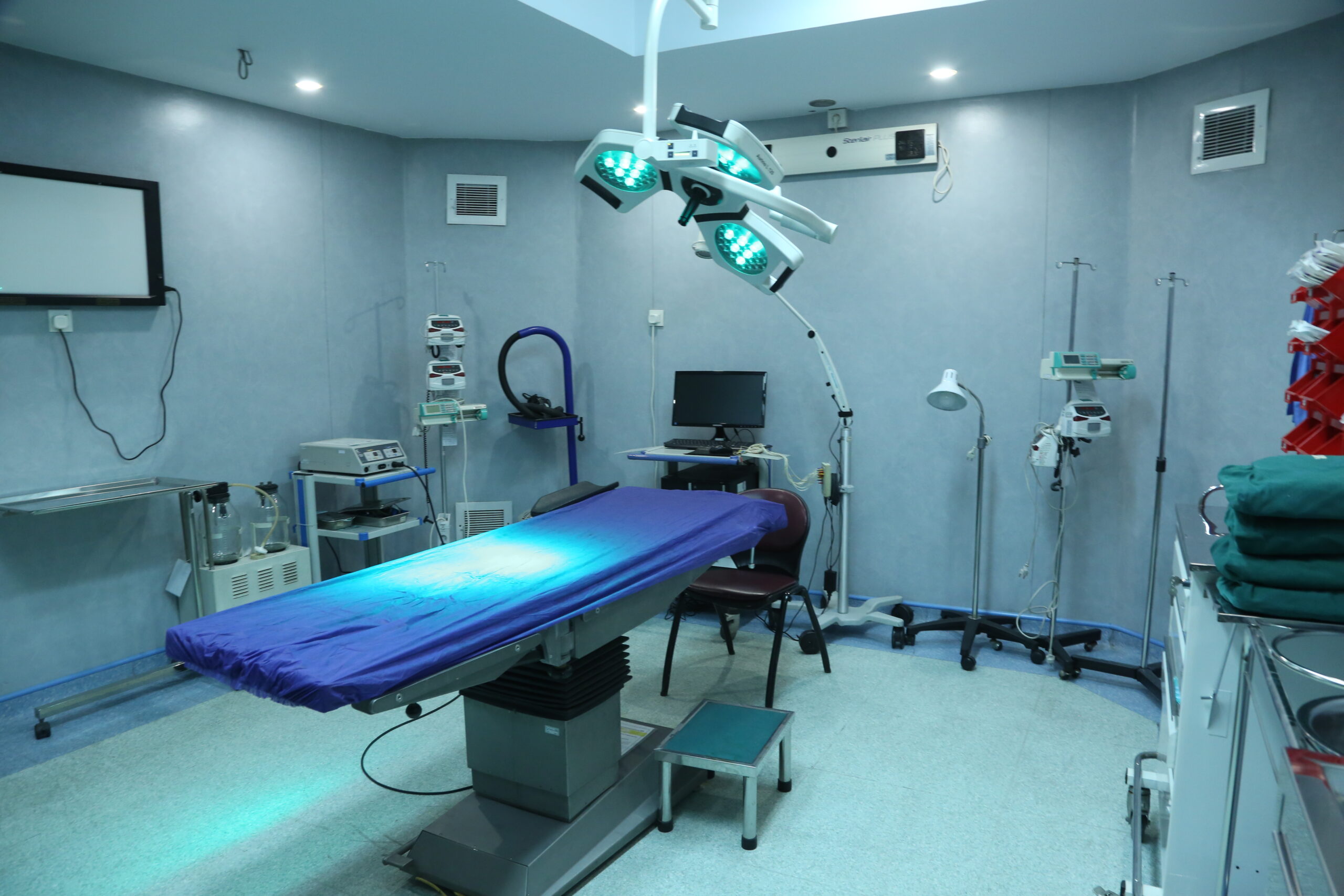 بلفاروپلاستی (جراحی زیبایی پلک) در درمانگاه انصار